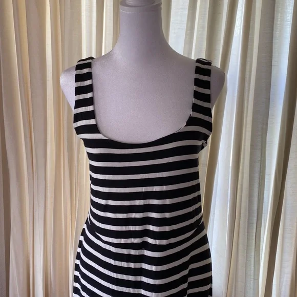 Old Navy | Striped Maxi Jersey Dress - Picture 3 of 11